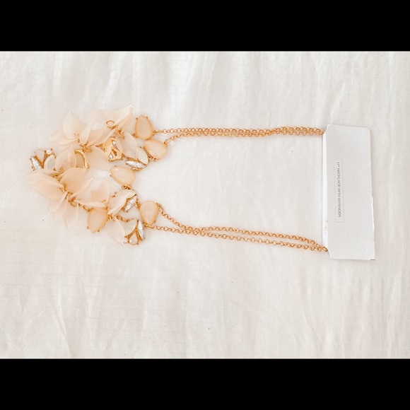 Blush pink statement piece women’s necklace - Picture 8 of 8